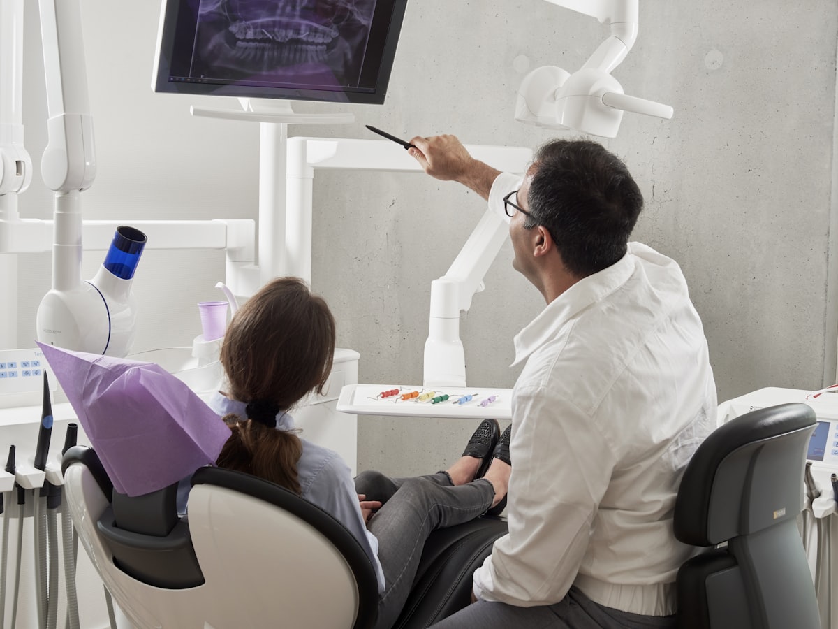 Atendimento em Consultório Odontológico Dr. Marcelo Simões